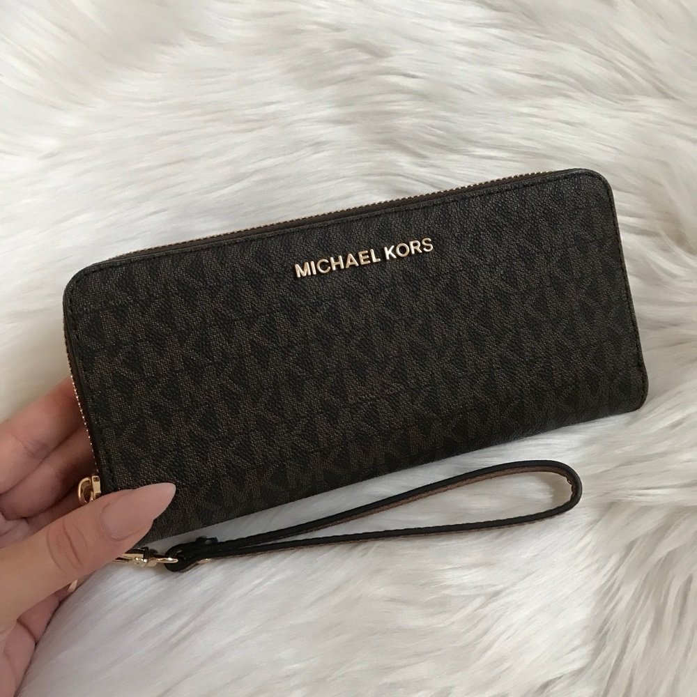 Michael Kors Jet Set Travel Brown Logo Wallet Case - Picture 6 of 6